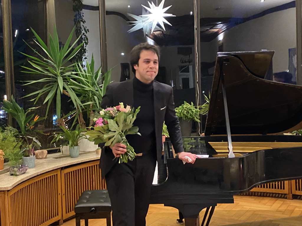 Klavierkonzert 1.Advent 2024 mit Parvis Noah Hejazi