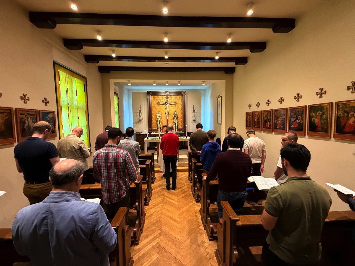 Am Ende der Hl.Messe in der Kapelle von Feldmark